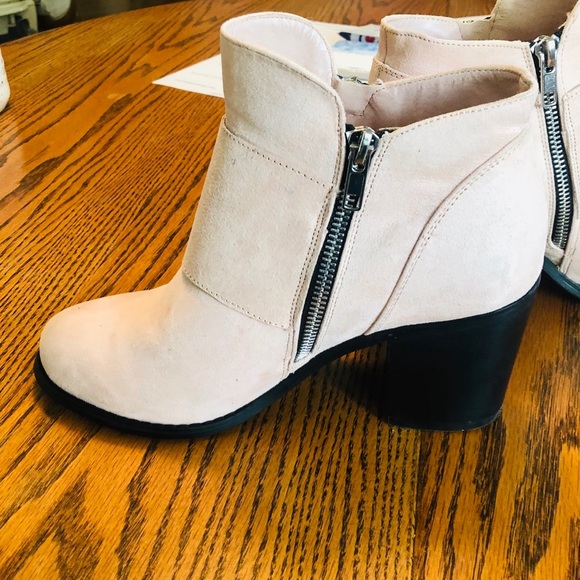 Zipper Pale Pink Booties to edge up any outfit! - Picture 2 of 4
